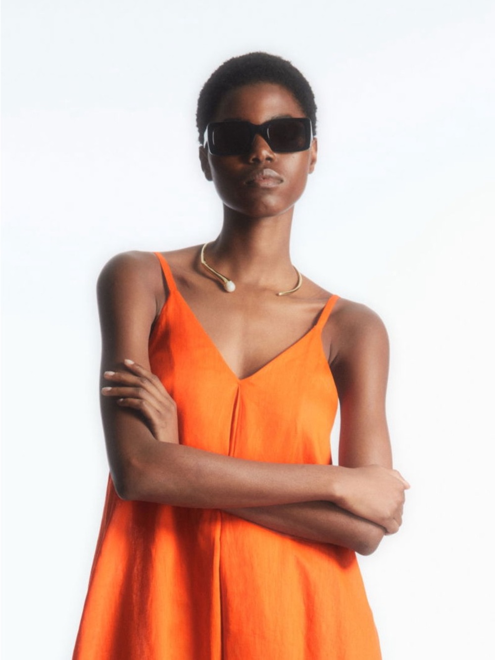 COS orange linen pleated V-neck midi dress - Picture 3 of 16